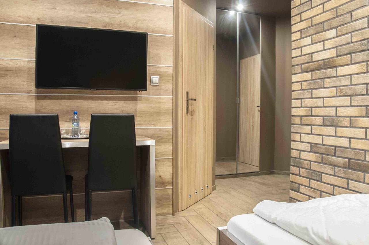 Motel Podmiejski Pleszew 外观 照片